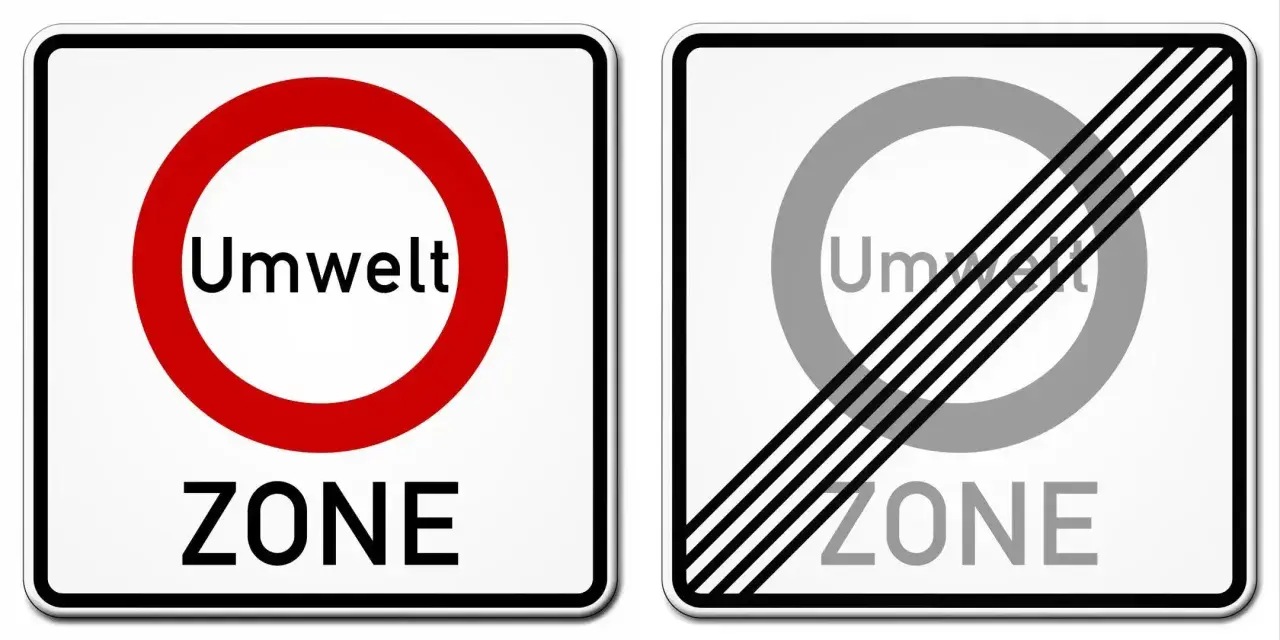 Znaki drogowe w Niemczech: wjazd do strefy ekologicznej (UmweltZONE) i jej koniec.