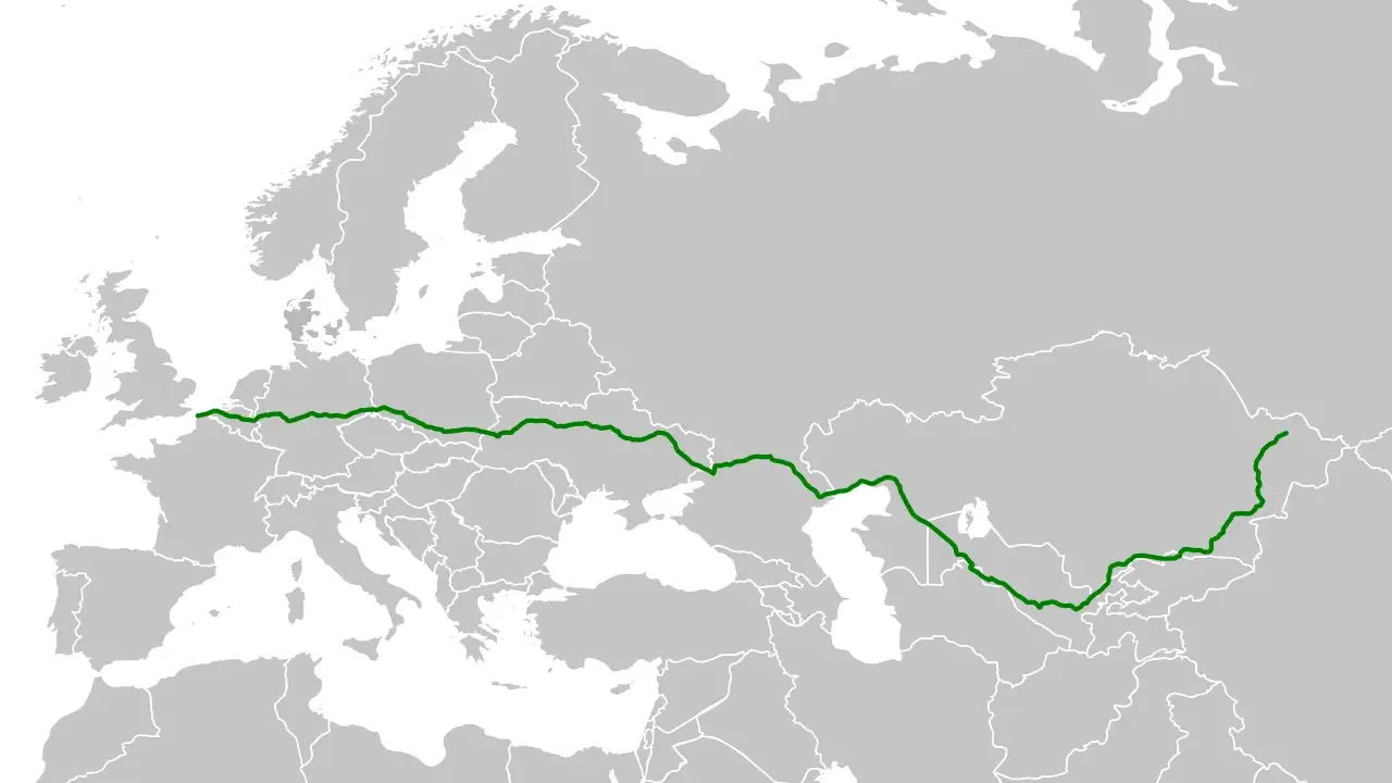 Trasa najdłuższej autostrady w Europie, biegnąca od Francji przez Europę Wschodnią i Azję Środkową aż do granicy z Chinami.