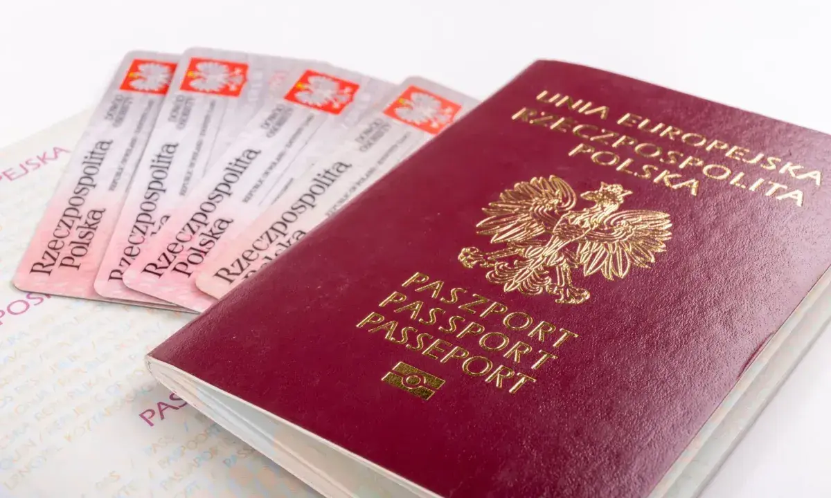 Paszporty i dowody osobiste Rzeczypospolitej Polskiej. Do jakich krajów potrzebny jest paszport? Do podróży poza Unię Europejską.