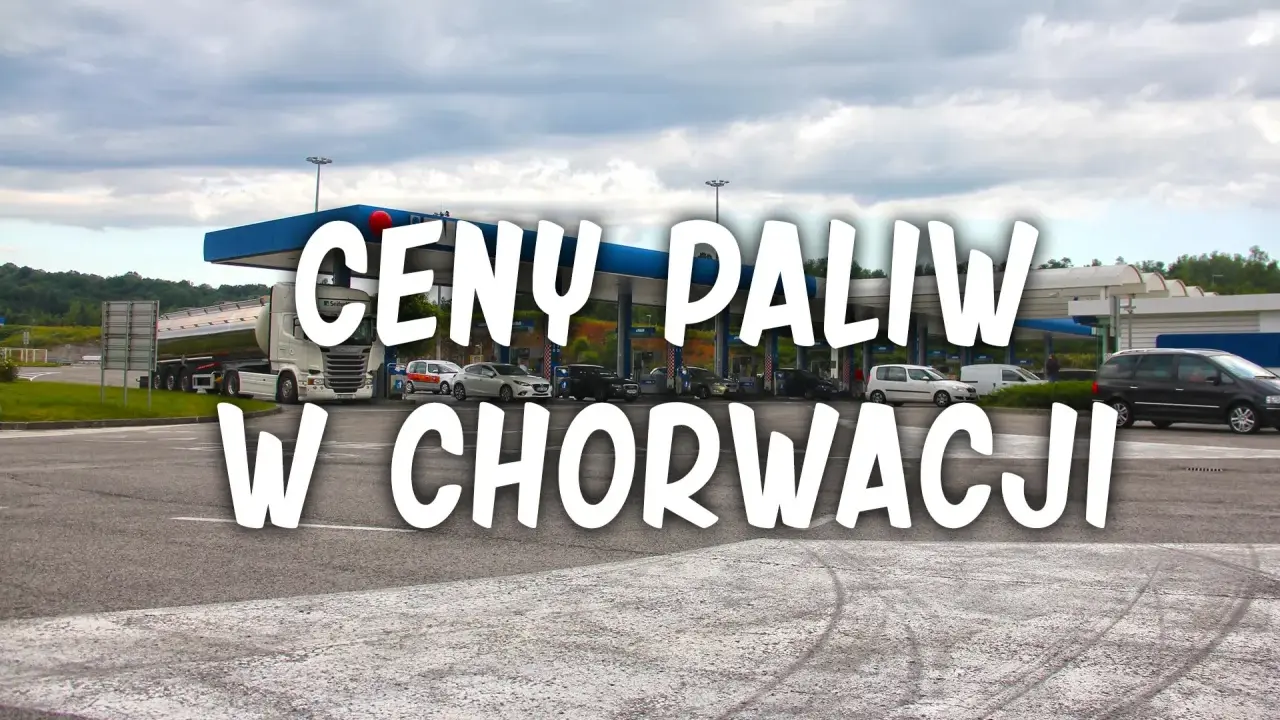 Stacja paliw z samochodami i cysterną. Napis "Ceny paliw w Chorwacji" informuje o kosztach tankowania.