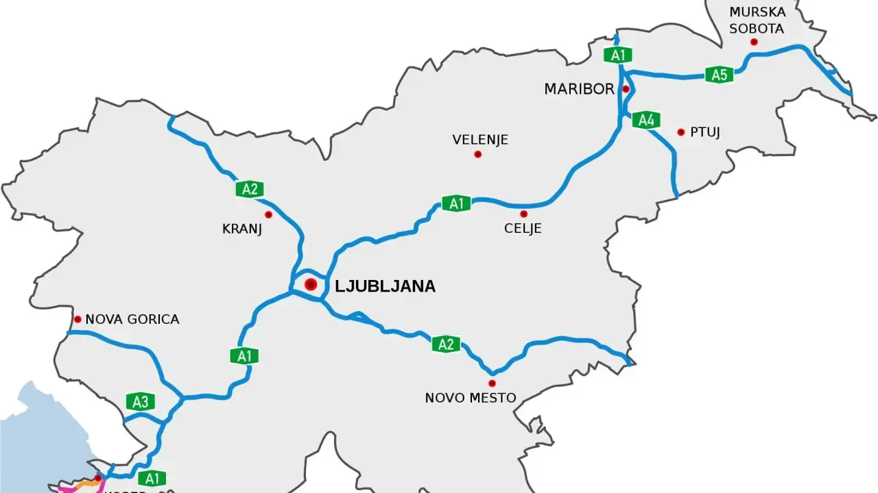 Mapa Słowenii z zaznaczonymi autostradami A1, A2, A3, A4, A5 i głównymi miastami: Lublana, Maribor, Celje, Kranj, Koper, Nova Gorica, Novo Mesto, Velenje, Ptuj, Murska Sobota.