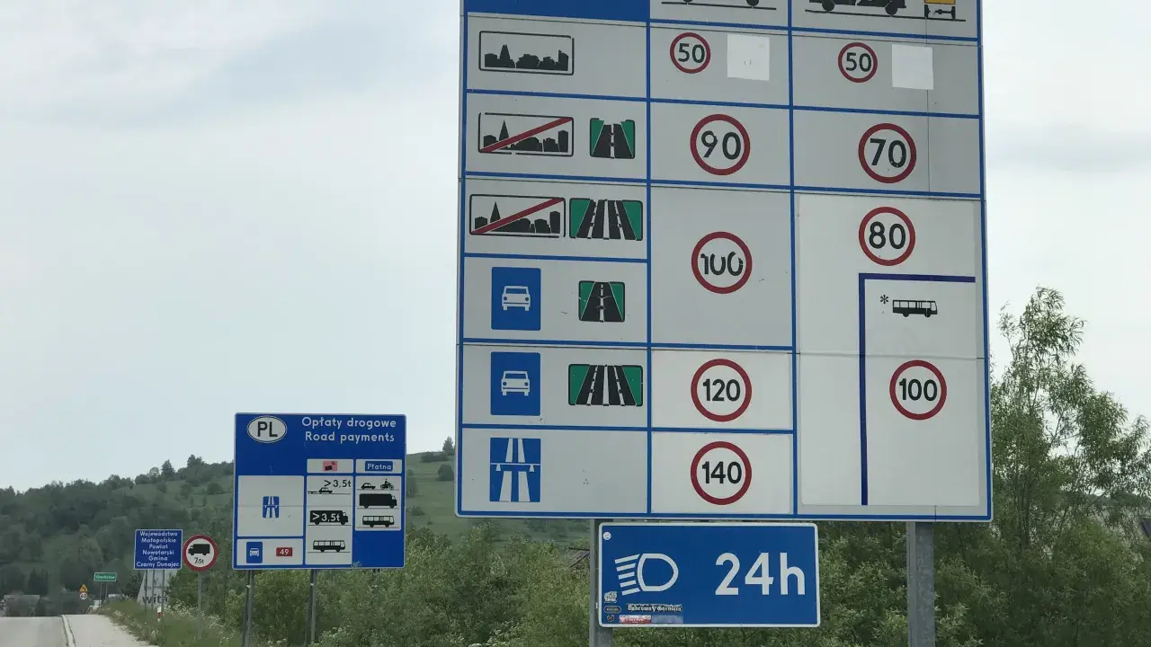 Droga dwupasmowa - jak ją rozpoznać i bezpiecznie jeździć?