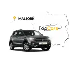 Szary Volkswagen T-Cross gotowy na podróż z Tczewa do Malborka. Mapa Polski z zaznaczonym Malborkiem i logo TopCars.