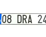 Tablice rejestracyjne TR, czyli z Turcji, z numerem 08 DRA 24.