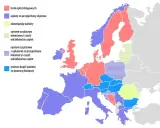 Mapa pokazuje systemy opłat na drogach szybkiego ruchu w Europie. Różne kolory oznaczają brak opłat, winiety, opłaty za dystans lub systemy mieszane.
