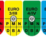 Naklejki ekologiczne Austrii (EURO 1-6) z godłem republiki. Brak naklejki grozi mandatem.