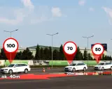 Symulacja hamowania: od 100 km/h do 0 km/h, droga hamowania ok. 40m. Od 70 km/h ok. 20m, od 50 km/h ok. 10m.