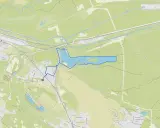 Mapa pokazuje trasę spacerową wokół jeziora w Jaworznie, z zaznaczonymi ulicami i terenami zielonymi.