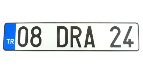 Tablice rejestracyjne TR, czyli z Turcji, z numerem 08 DRA 24.