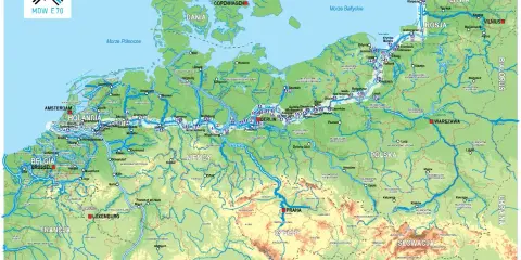 Międzynarodowa droga wodna E70 łączy Europę od Morza Północnego po Morze Bałtyckie, przecinając Holandię, Niemcy, Polskę i Czechy.
