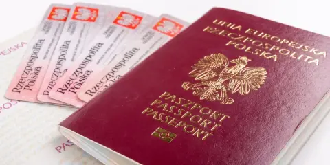 Paszporty i dowody osobiste Rzeczypospolitej Polskiej. Do jakich krajów potrzebny jest paszport? Do podróży poza Unię Europejską.