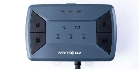 Elektroniczna winieta Czechy powyżej 3,5 tony. Urządzenie MYTO CZ z przyciskami nawigacyjnymi i cyfrowymi.