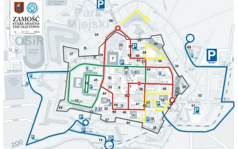 Mapa Zamościa z zaznaczonymi trasami spacerowymi i parkingami. Kolorowe linie wskazują różne ścieżki zwiedzania.