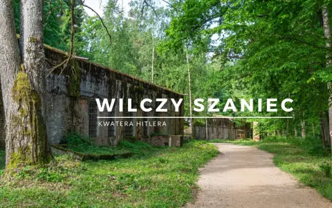 Wilczy Szaniec, historyczna kwatera Hitlera, to potężne bunkry ukryte w gęstym lesie, otoczone zielenią i ścieżkami.