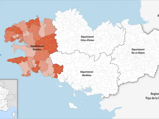 Mapa pokazuje, gdzie leży Bretania, z zaznaczonymi departamentami Finistère, Côtes-d'Armor, Morbihan i Ille-et-Vilaine.