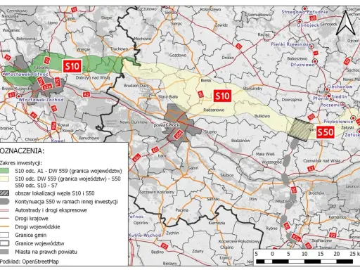 Mapa pokazuje przebieg trasy S10 i S50, z zaznaczonymi odcinkami inwestycji, węzłami i granicami.
