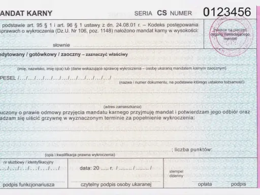 Formularz mandatu karnego, który może wystawić straż miejska. Zawiera dane sprawcy, wykroczenia i kwotę.