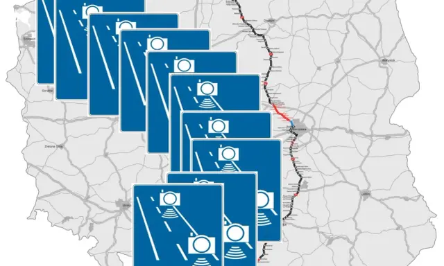 Mapa Polski z zaznaczoną trasą S7 i wieloma znakami informującymi o odcinkowym pomiarze prędkości.