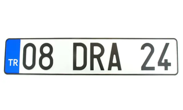 Tablice rejestracyjne TR, czyli z Turcji, z numerem 08 DRA 24.