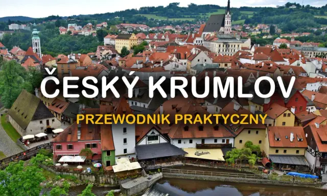 Widok na urokliwy Czeski Krumlov, jedno z najpiękniejszych miast Czech, z charakterystycznymi czerwonymi dachami i wieżą kościelną.