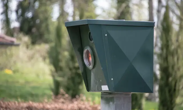 Zielony fotoradar, który może przynieść mandat z fotoradaru bez punktów karnych.