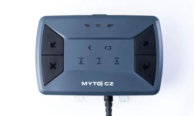 Elektroniczna winieta Czechy powyżej 3,5 tony. Urządzenie MYTO CZ z przyciskami nawigacyjnymi i cyfrowymi.