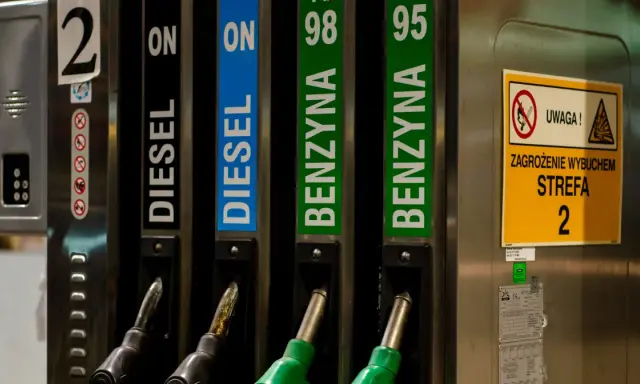 Dostępne paliwa: Diesel, benzyna 95 i 98. Zapewnij sobie płynną jazdę zimą, wybierając odpowiednie paliwo zimowe.