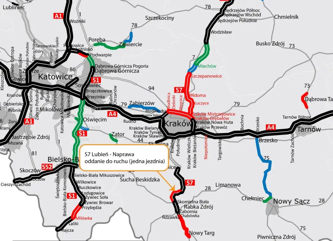 Mapa drogowa z zaznaczonymi autostradami i drogami ekspresowymi. Widoczna nidzica trasa S7 między Lubieniem a Naprawą, z informacją o oddaniu do ruchu jednej jezdni.