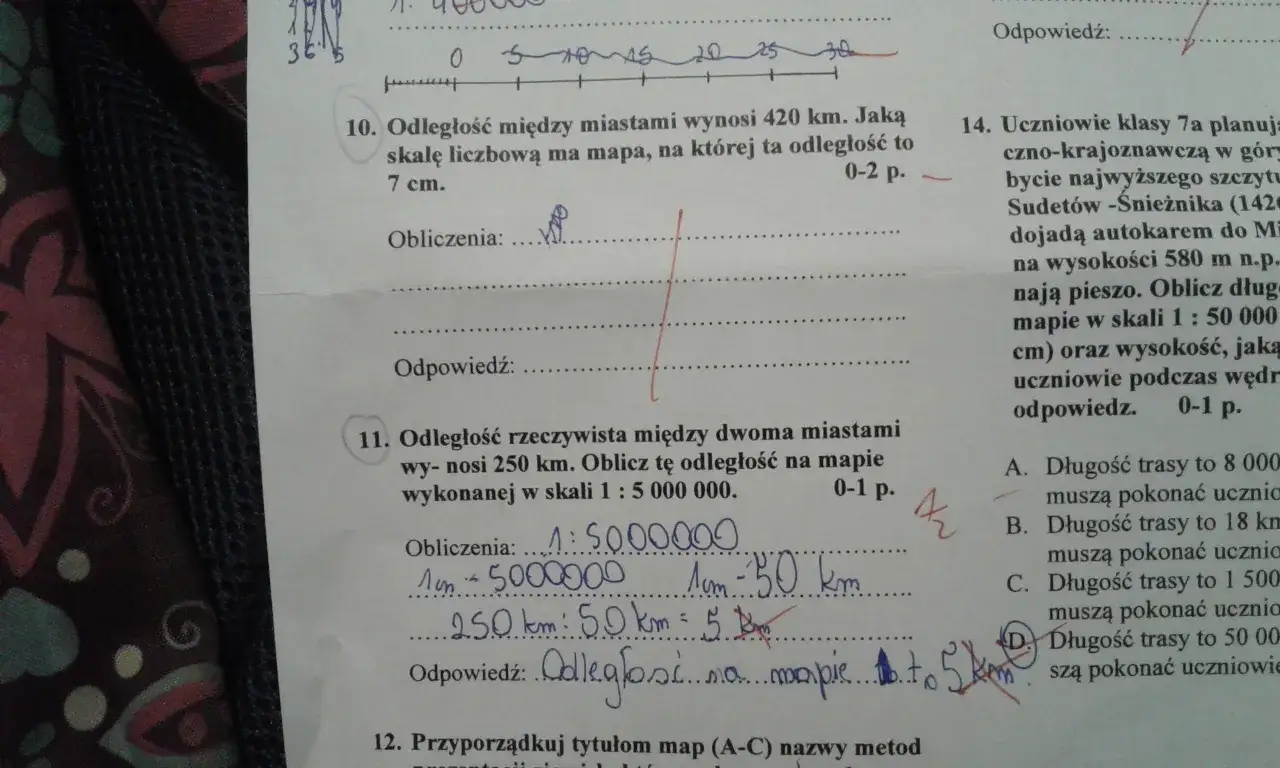 Zadanie 10. oblicza odległość między miastami na mapie, gdy znana jest rzeczywista odległość i skala.
