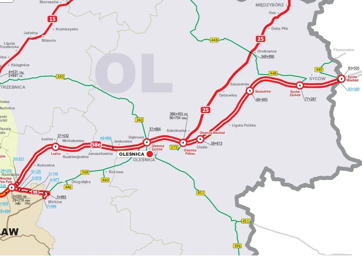 Mapa drogowa z zaznaczonymi trasami S8 i 25. Szukając dobre jedzenie na trasie Wrocław-Warszawa, warto zwrócić uwagę na okolice Oleśnicy i Sycowa.