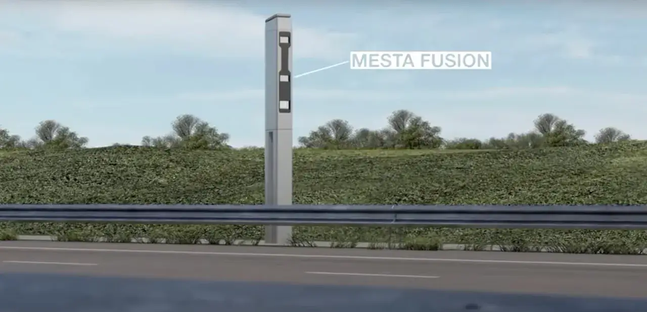 Fotoradar Mesta Fusion na słupie przy drodze. Czy fotoradar łapie w dwie strony?